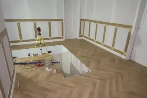 Jak tanio zrobić boazerię angielską? Proste triki i tanie materiały!