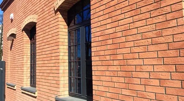Jak układać klinkier na elewacji bez błędów? Praktyczne wskazówki krok po kroku