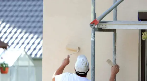 Jak pomalować starą elewację i uniknąć najczęstszych błędów malarskich