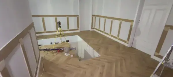 Jak tanio zrobić boazerię angielską? Proste triki i tanie materiały!