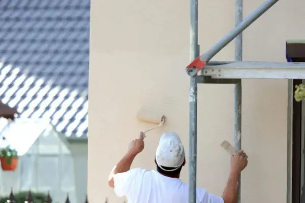 Jak pomalować starą elewację i uniknąć najczęstszych błędów malarskich